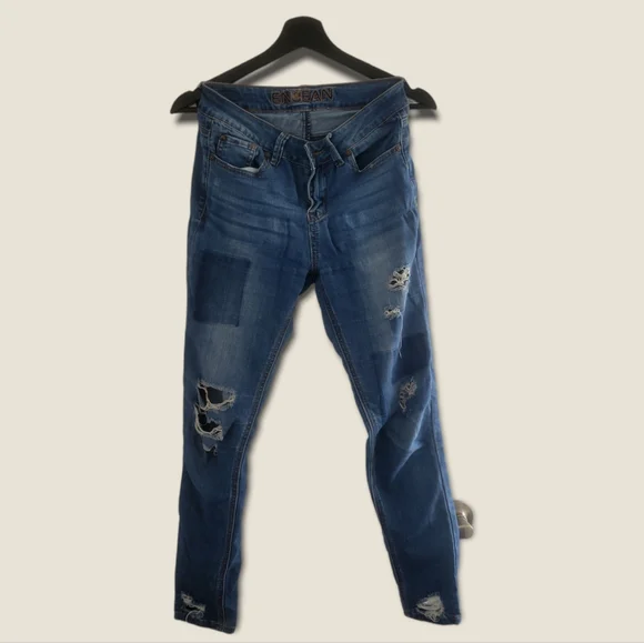 FASHION NOVA DISTRESSED JEANS - Picture 1 of 5